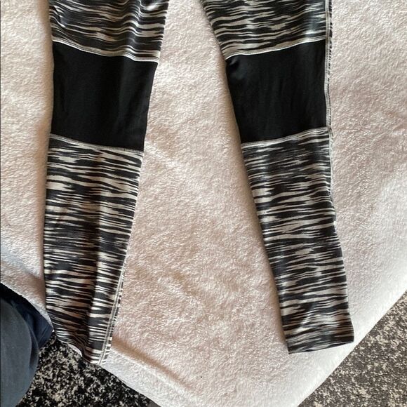 Nike Black and White Patterned Leggings Large - Picture 8 of 8